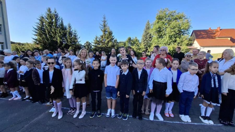 Rozpoczęcie roku szkolnego dla uczniów klas I-IV w Szkole Podstawowej nr 3
