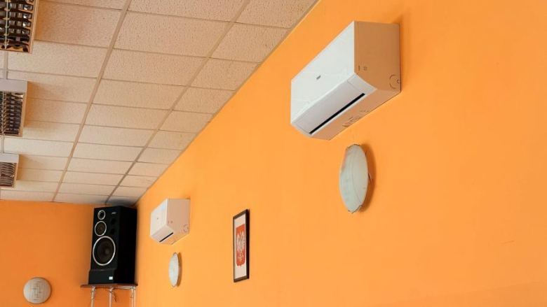 Nowe ogrodzenie i klimatyzacja w świetlicy w Nowym Dworze. Inwestycja za blisko 32 tys. zł