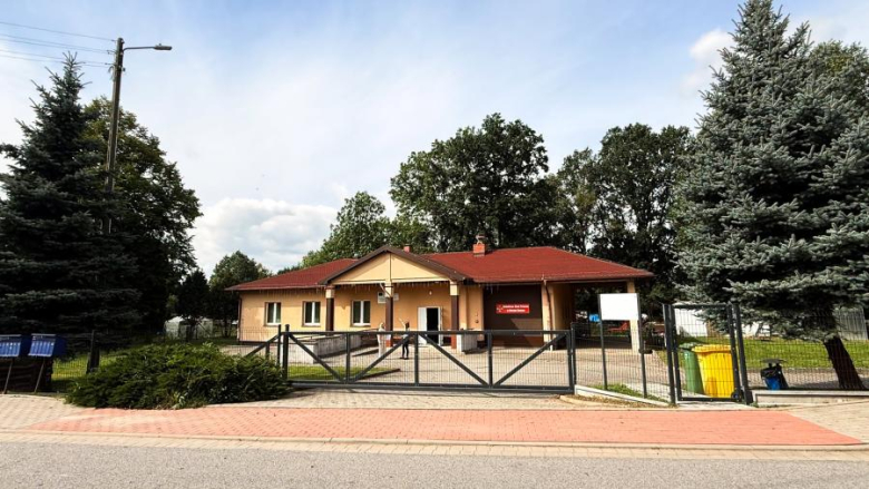 Nowe ogrodzenie i klimatyzacja w świetlicy w Nowym Dworze. Inwestycja za blisko 32 tys. zł
