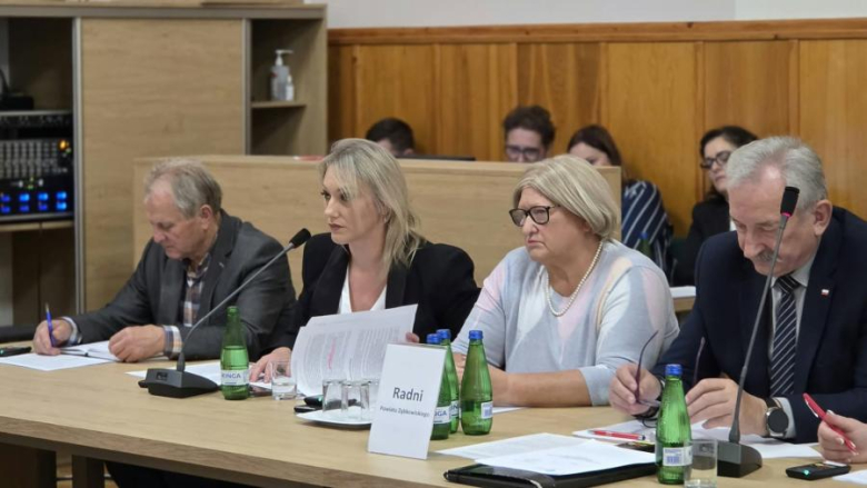 Nagrody dla uczniów, zmiany w budżecie i apel o wspólną komunikację. XXV sesja Rady Powiatu