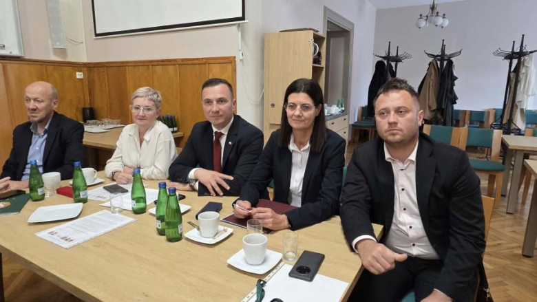Nagrody dla uczniów, zmiany w budżecie i apel o wspólną komunikację. XXV sesja Rady Powiatu