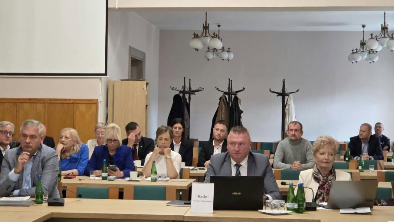 Nagrody dla uczniów, zmiany w budżecie i apel o wspólną komunikację. XXV sesja Rady Powiatu