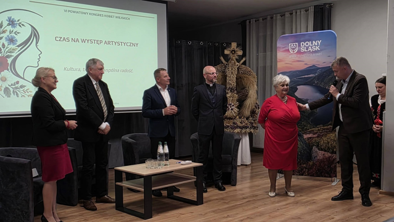 O wartościach i roli kobiet na wsi. VI Powiatowy Kongres Kobiet Wiejskich odbył się w Mąkolnie