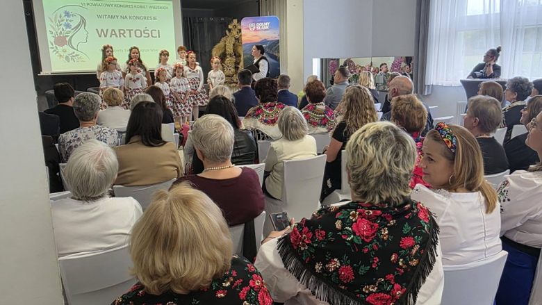 O wartościach i roli kobiet na wsi. VI Powiatowy Kongres Kobiet Wiejskich odbył się w Mąkolnie