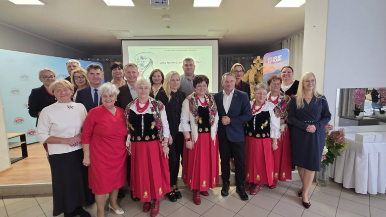 O wartościach i roli kobiet na wsi. VI Powiatowy Kongres Kobiet Wiejskich odbył się w Mąkolnie