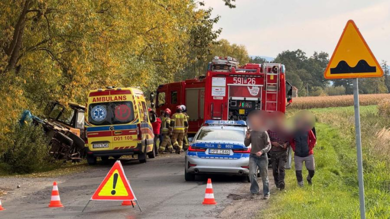Ciągnik rolniczy w rowie. Utrudnienia między Stolcem a Kamieńcem Ząbkowickim