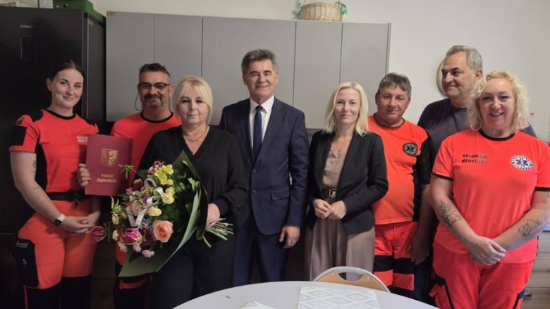 Dzień Ratownictwa Medycznego. Starosta złożył życzenia ratownikom z SP ZOZ Pomoc Doraźna w Ząbkowicach Śląskich
