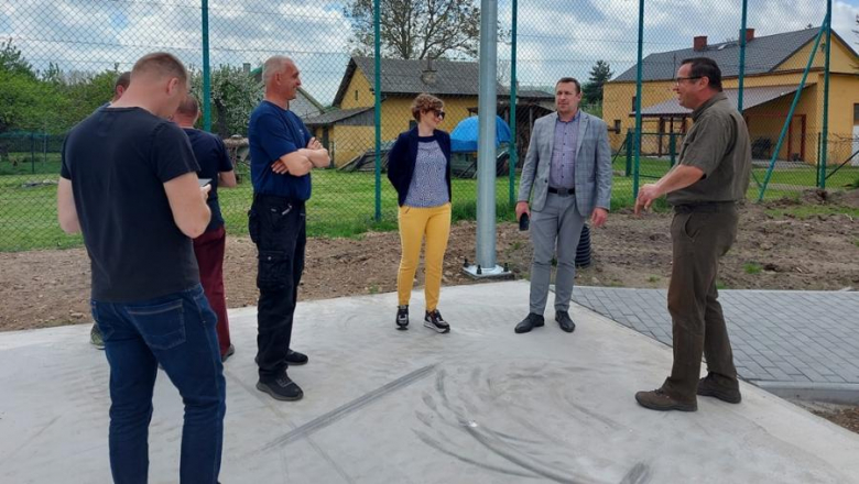 W Grodziszczu powstaje boisko wielofunkcyjne wraz ze skocznią w dal