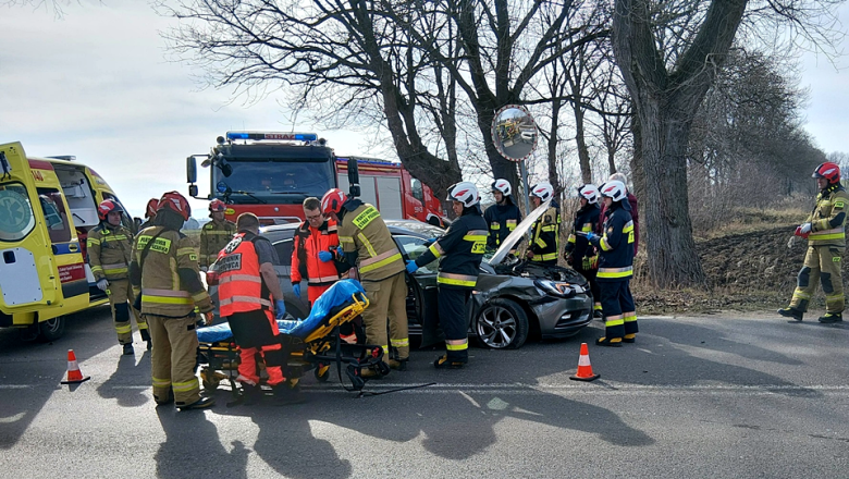 	Zderzenie dwóch osobówek na skrzyżowaniu w Strąkowej