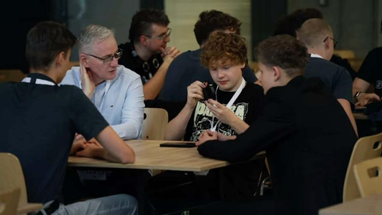 Uczniowie ząbkowickiego liceum na CyberTron Academy