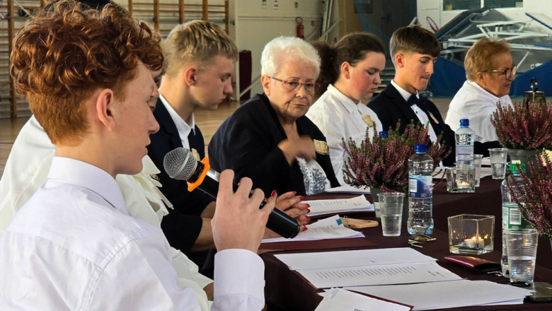 Narodowe Czytanie połączyło pokolenia w Złotym Stoku