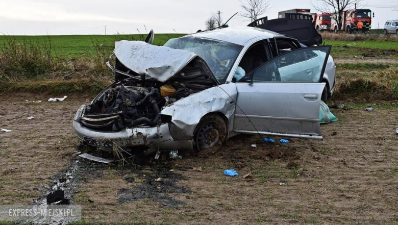 Poważny wypadek przed Ciepłowodami. Dachowało Audi. Interweniował helikopter LPR