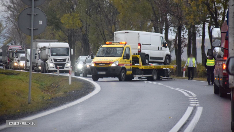 Samochód dostawczy wypadł z drogi na krajowej ósemce