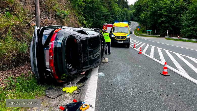 Samochód wypadł z drogi na Dębowinie