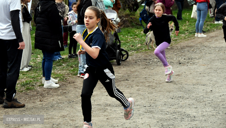 Setki biegaczy i świetne wyniki. 15. Półmaraton Henrykowski i 11. Dycha Księgi Henrykowskiej [foto]