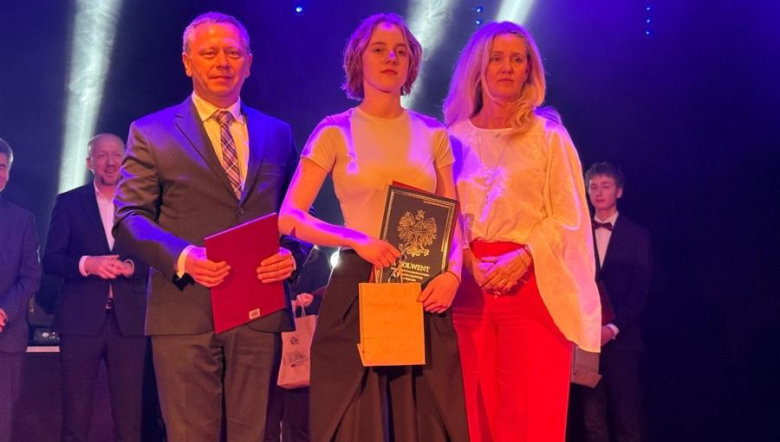 	Zakończenie roku szkolnego maturzystów. Najlepsi uczniowie otrzymali nagrody finansowe