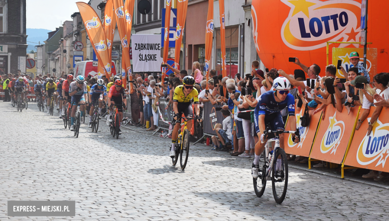 81. Tour de Pologne. Kolarze przejechali przez ząbkowicki rynek