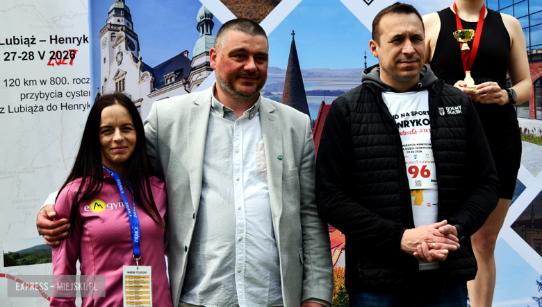 Setki biegaczy i świetne wyniki. 15. Półmaraton Henrykowski i 11. Dycha Księgi Henrykowskiej [foto]