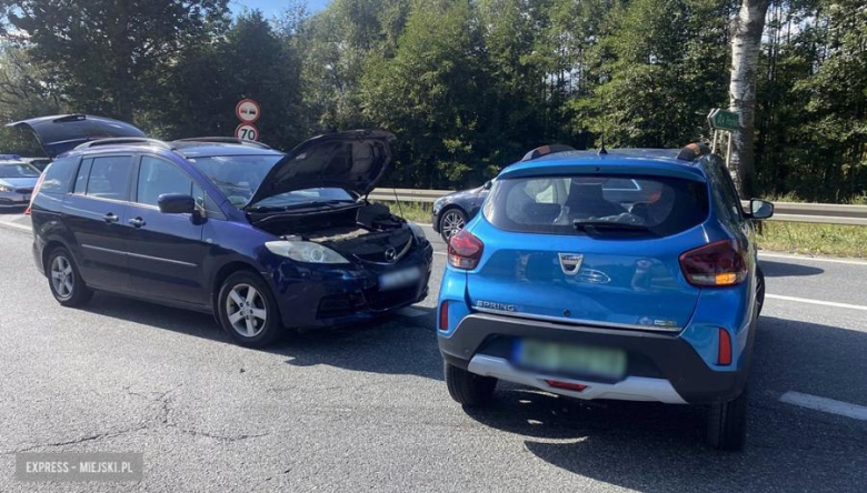 Zderzenie mazdy z dacią na krajowej ósemce