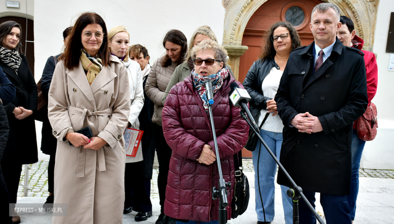 Po rocznej przebudowie Plac Kościelny ponownie otwarty