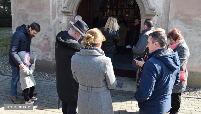 W Sosnowej wyremontowano pokrycie hełmu wieży kościelnej. Jest też „zdalna” wieża widokowa