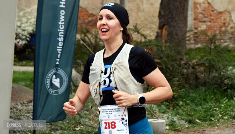 Setki biegaczy i świetne wyniki. 15. Półmaraton Henrykowski i 11. Dycha Księgi Henrykowskiej [foto]