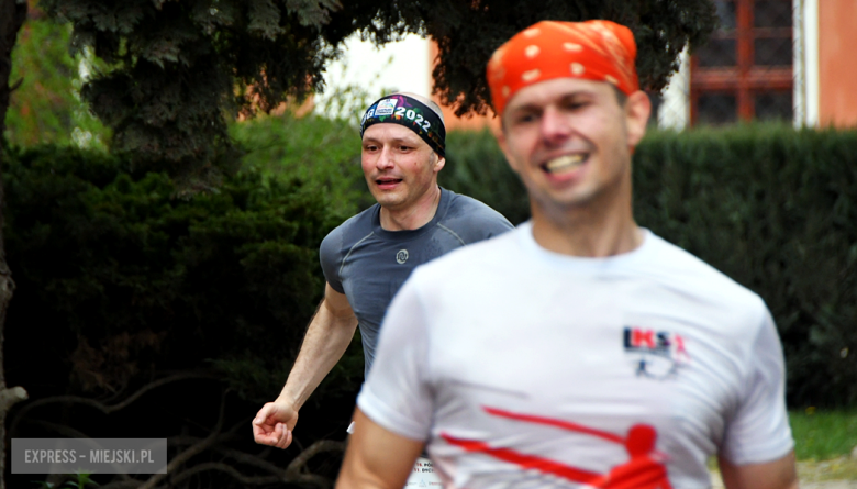 Setki biegaczy i świetne wyniki. 15. Półmaraton Henrykowski i 11. Dycha Księgi Henrykowskiej [foto]