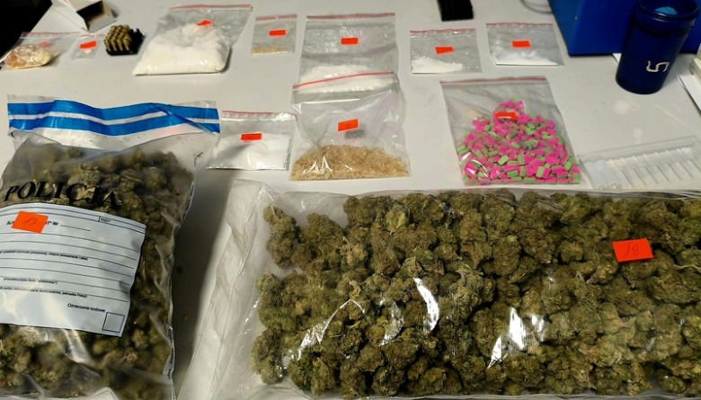 Narkotyki, amunicja i areszt. 26-latek zatrzymany w trakcie kontroli drogowej trafił za kratki