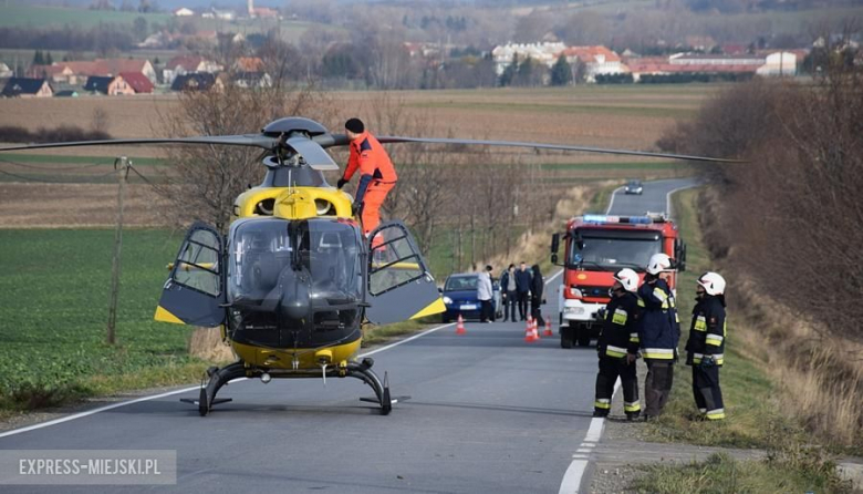 Poważny wypadek przed Ciepłowodami. Dachowało Audi. Interweniował helikopter LPR