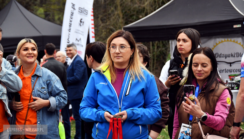 Setki biegaczy i świetne wyniki. 15. Półmaraton Henrykowski i 11. Dycha Księgi Henrykowskiej [foto]