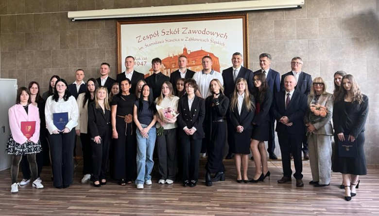 	Zakończenie roku szkolnego maturzystów. Najlepsi uczniowie otrzymali nagrody finansowe