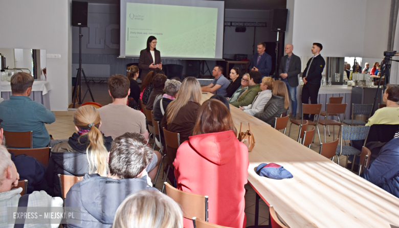 Spotkanie w Mąkolnie o farmie wiatrowej. Inwestor przedstawił plany, mieszkańcy pytali o skutki