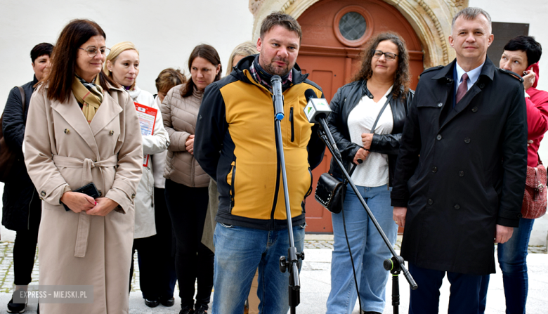 Po rocznej przebudowie Plac Kościelny ponownie otwarty