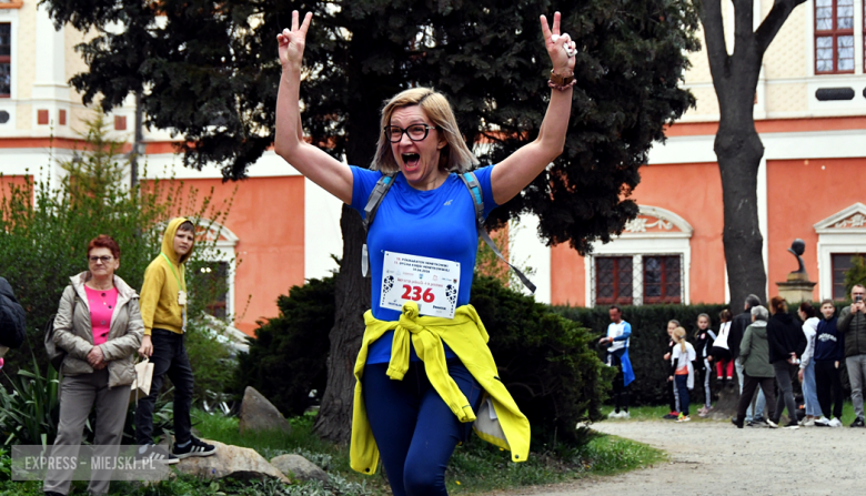 Setki biegaczy i świetne wyniki. 15. Półmaraton Henrykowski i 11. Dycha Księgi Henrykowskiej [foto]