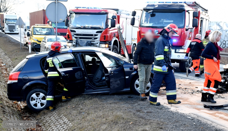 Czołowe zderzenie dwóch osobówek na krajowej ósemce w Dębowinie