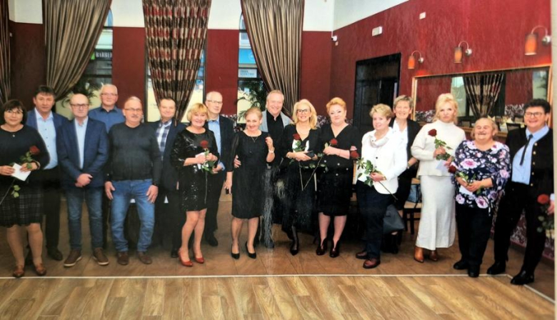 Po wielu latach od zakończenia edukacji dawni uczniowie klasy VIIIb Zbiorczej Szkoły Gminnej nr 2 sp