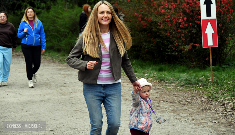 Setki biegaczy i świetne wyniki. 15. Półmaraton Henrykowski i 11. Dycha Księgi Henrykowskiej [foto]