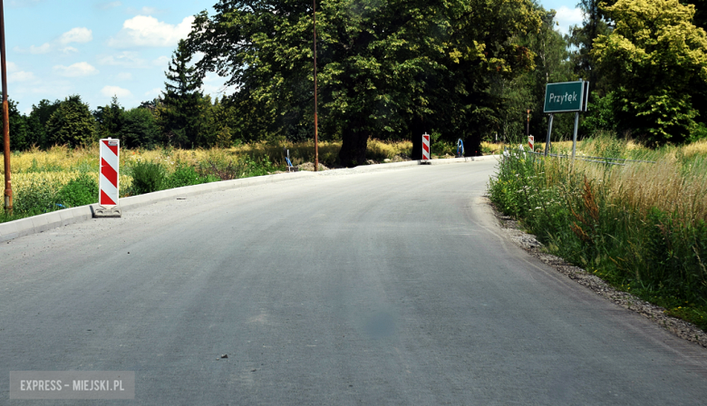 	Postępuje przebudowa drogi powiatowej Bardo - Przyłęk. Będzie rondo i ścieżka pieszo-rowerowa