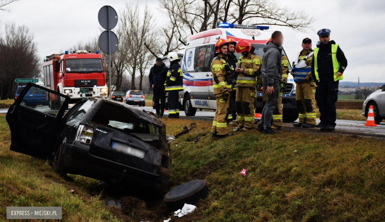 Dachowanie na krajowej ósemce na wysokości zjazdu do Tarnowa