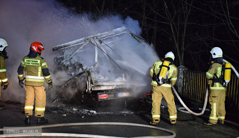 Pożar dostawczego iveco na ul. Fabrycznej w Bardzie