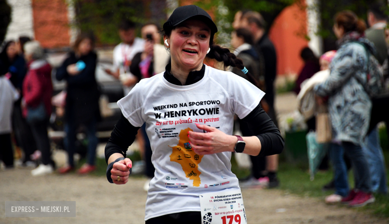 Setki biegaczy i świetne wyniki. 15. Półmaraton Henrykowski i 11. Dycha Księgi Henrykowskiej [foto]