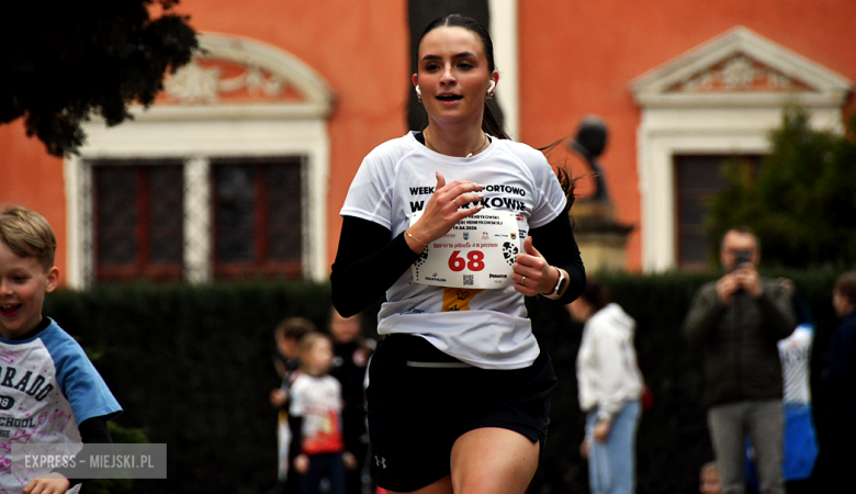 Setki biegaczy i świetne wyniki. 15. Półmaraton Henrykowski i 11. Dycha Księgi Henrykowskiej [foto]