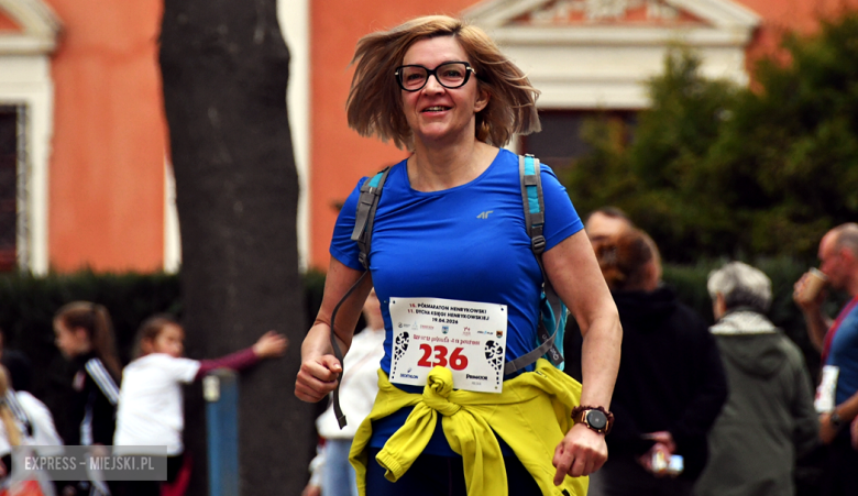 Setki biegaczy i świetne wyniki. 15. Półmaraton Henrykowski i 11. Dycha Księgi Henrykowskiej [foto]