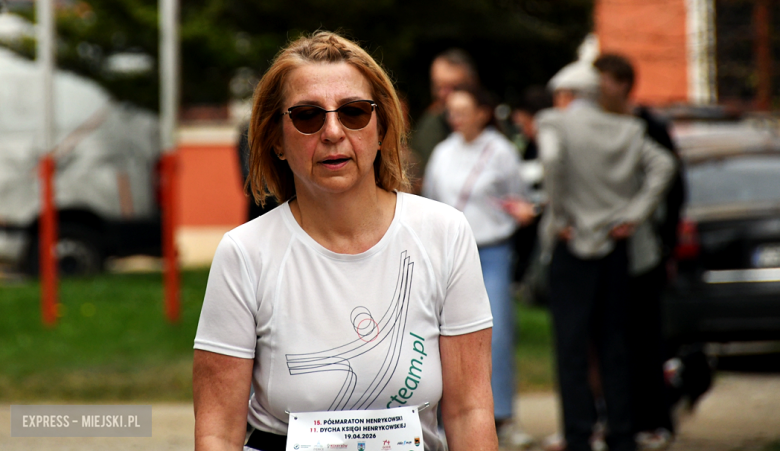 Setki biegaczy i świetne wyniki. 15. Półmaraton Henrykowski i 11. Dycha Księgi Henrykowskiej [foto]