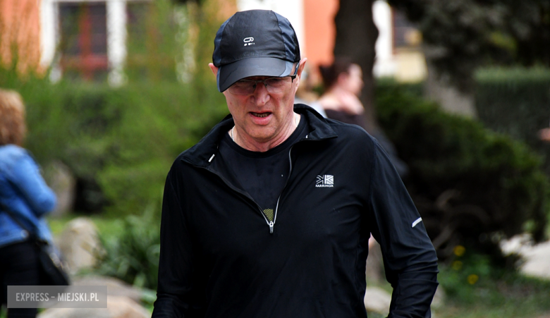 Setki biegaczy i świetne wyniki. 15. Półmaraton Henrykowski i 11. Dycha Księgi Henrykowskiej [foto]