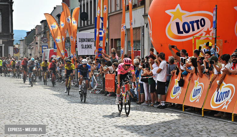 81. Tour de Pologne. Kolarze przejechali przez ząbkowicki rynek