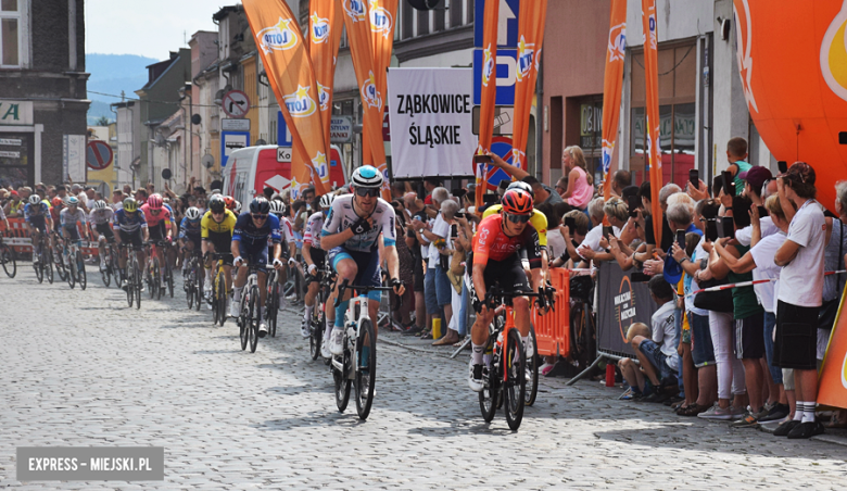 81. Tour de Pologne. Kolarze przejechali przez ząbkowicki rynek