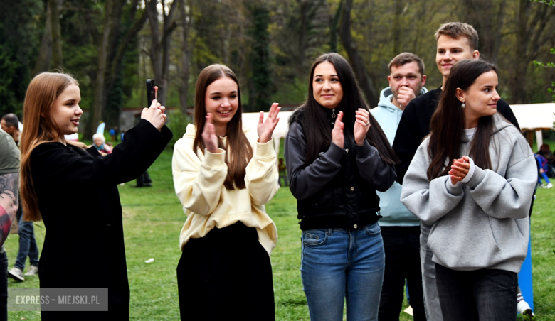 Setki biegaczy i świetne wyniki. 15. Półmaraton Henrykowski i 11. Dycha Księgi Henrykowskiej [foto]