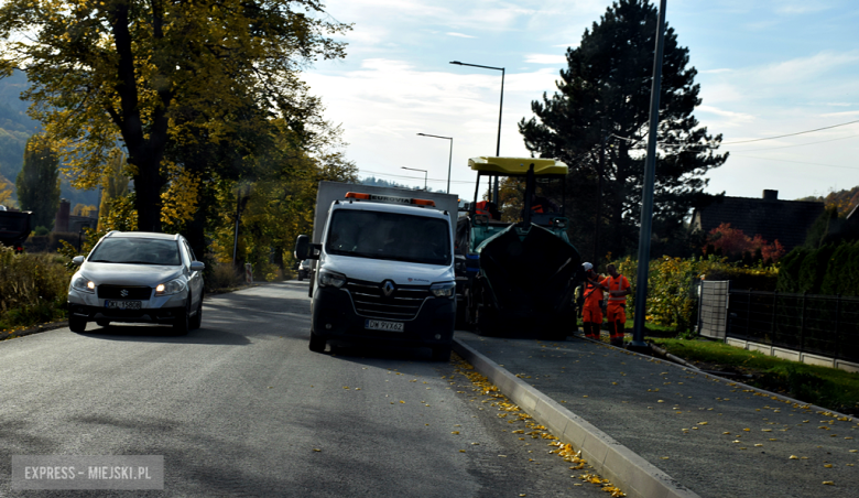 Rondo w Przyłęku gotowe. Inwestycja na trasie Bardo–Przyłęk dobiega końca