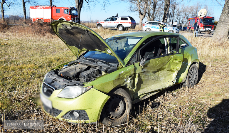 Zderzenie forda i seata w Strąkowej